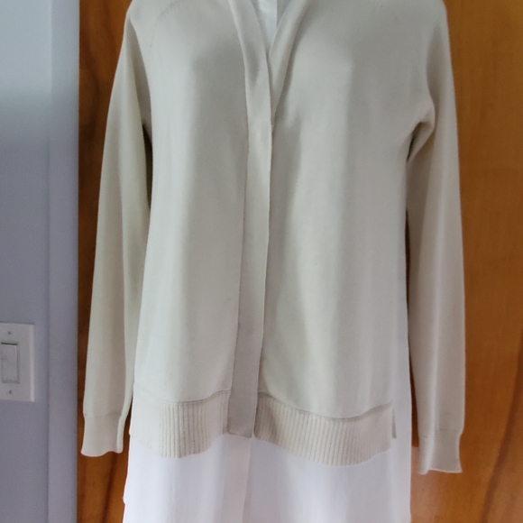 GORGEOUS TOP EXCLUSIVELY SAKS FIFTH AVENUE - Picture 3 of 3